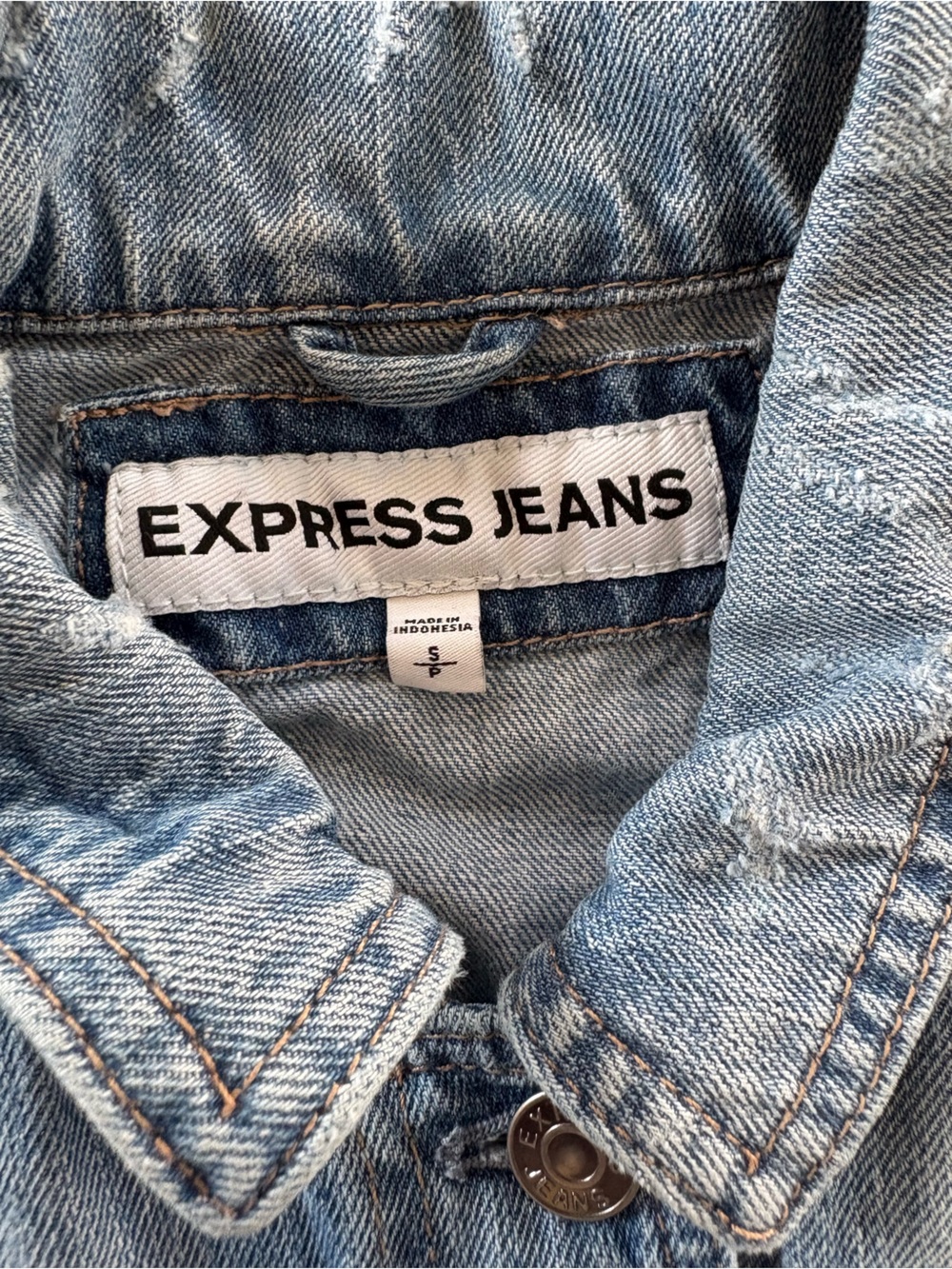 Express Light Blue Distressed Cropped Denim Jacket - Picture 5 of 8
